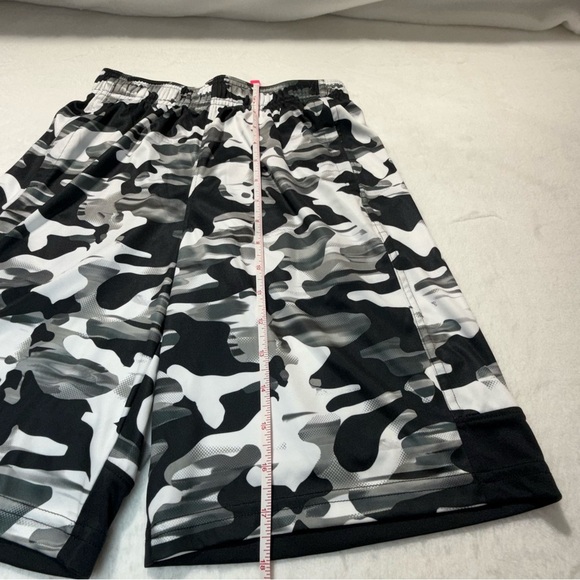 NWT Under Armour Boys’ Camo Athletic Shorts - Black and Gray with Pockets - Picture 3 of 8